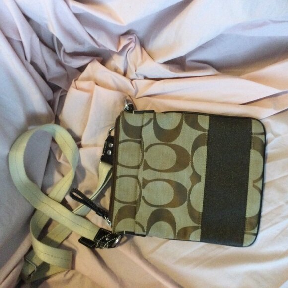 Coach Shoulder Bag Very Nice - Picture 2 of 3